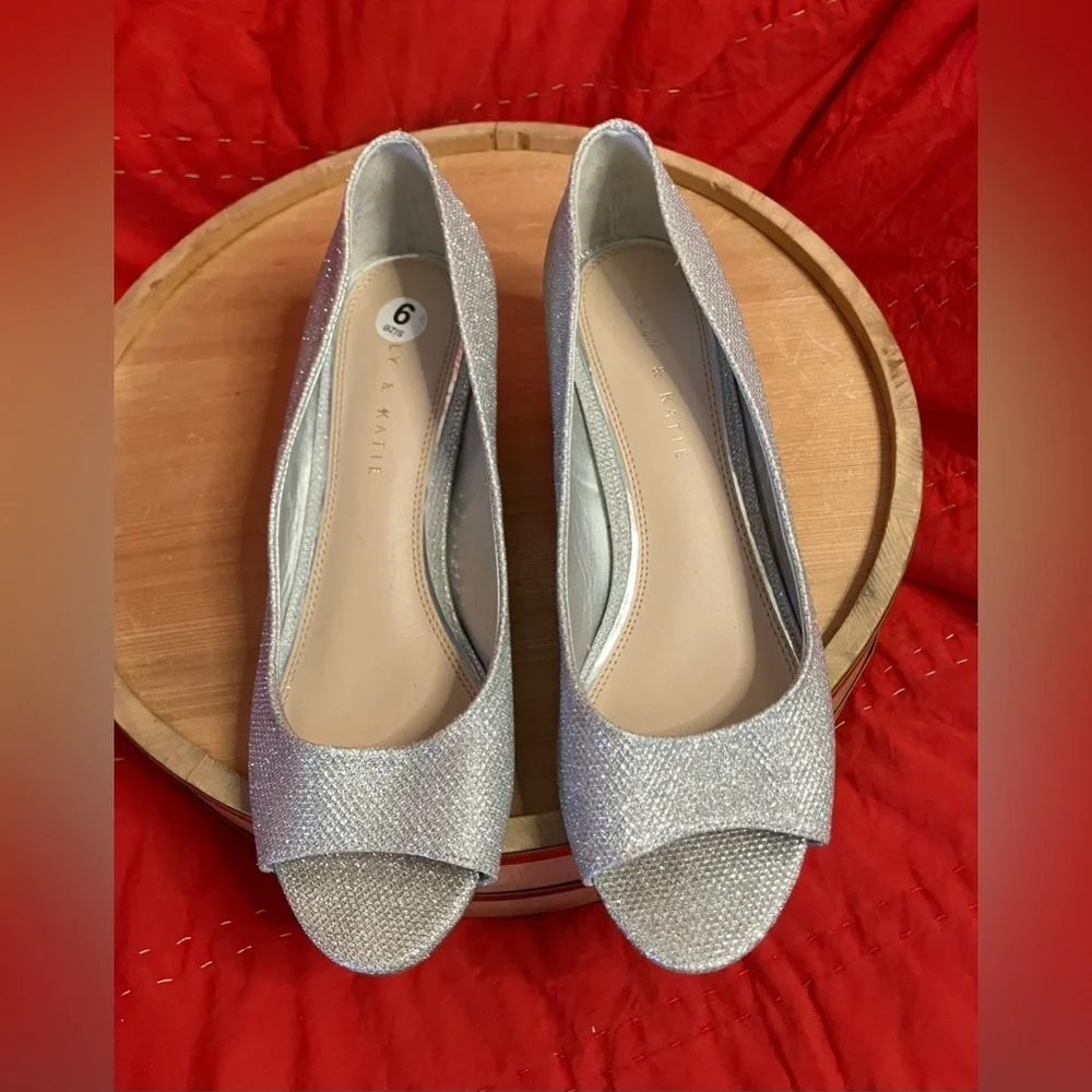 Kelly & Kate Sparkle Cilasa Wedge Pump Metallic Size 9